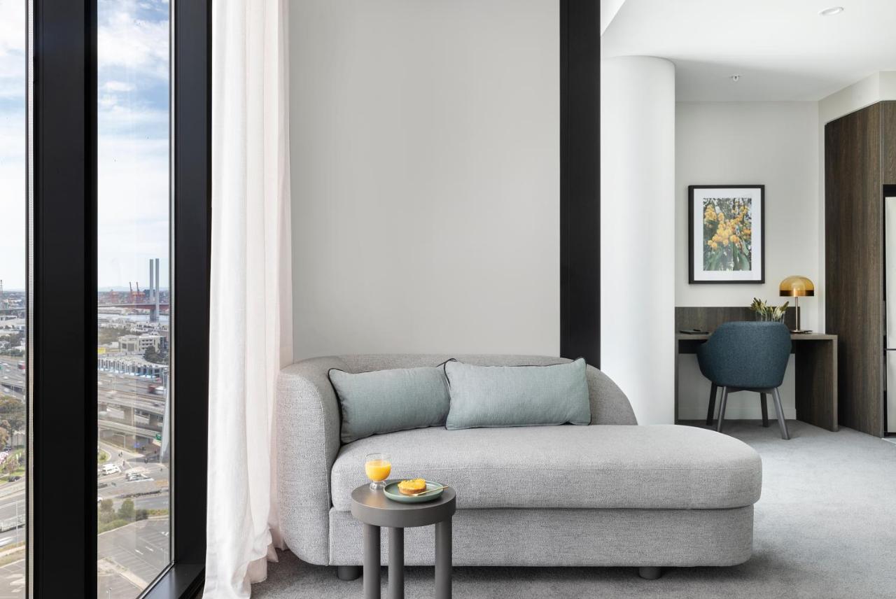 Aparthotel Oakwood Premier Melbourne Exteriér fotografie A living room at the West End