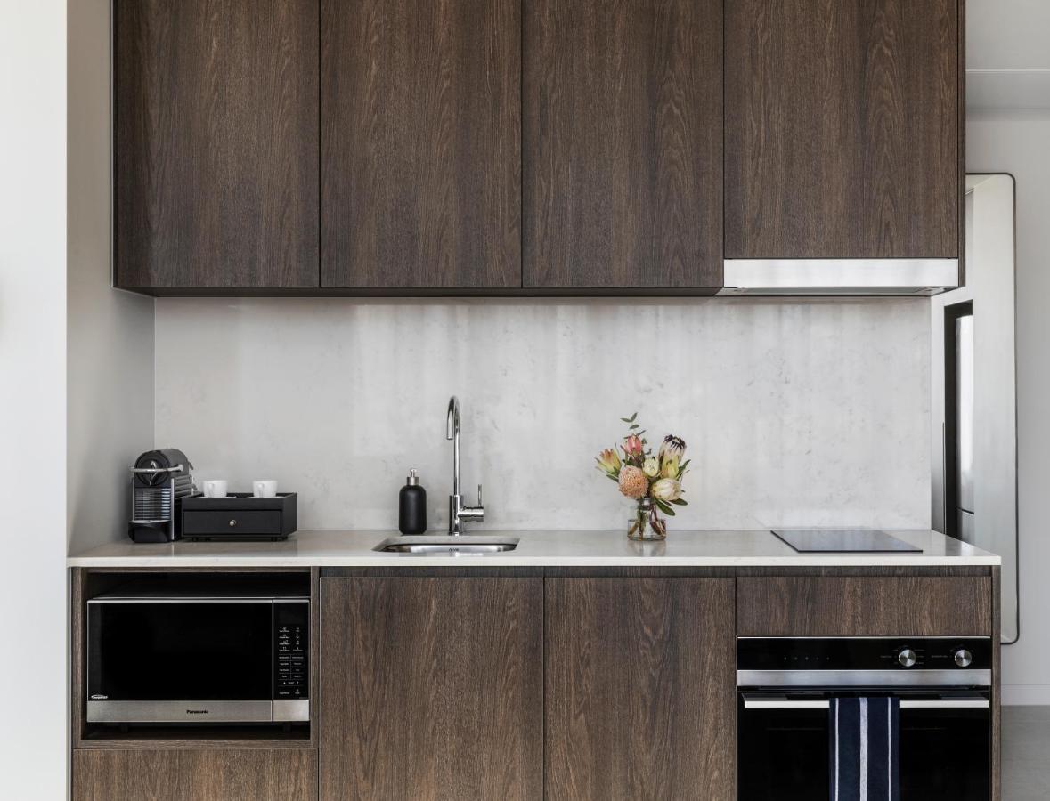 Aparthotel Oakwood Premier Melbourne Exteriér fotografie A kitchen in a typical apartment