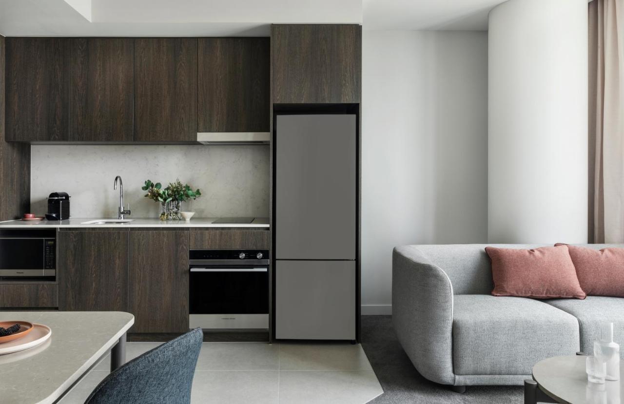 Aparthotel Oakwood Premier Melbourne Exteriér fotografie A bottom freezer refrigerator